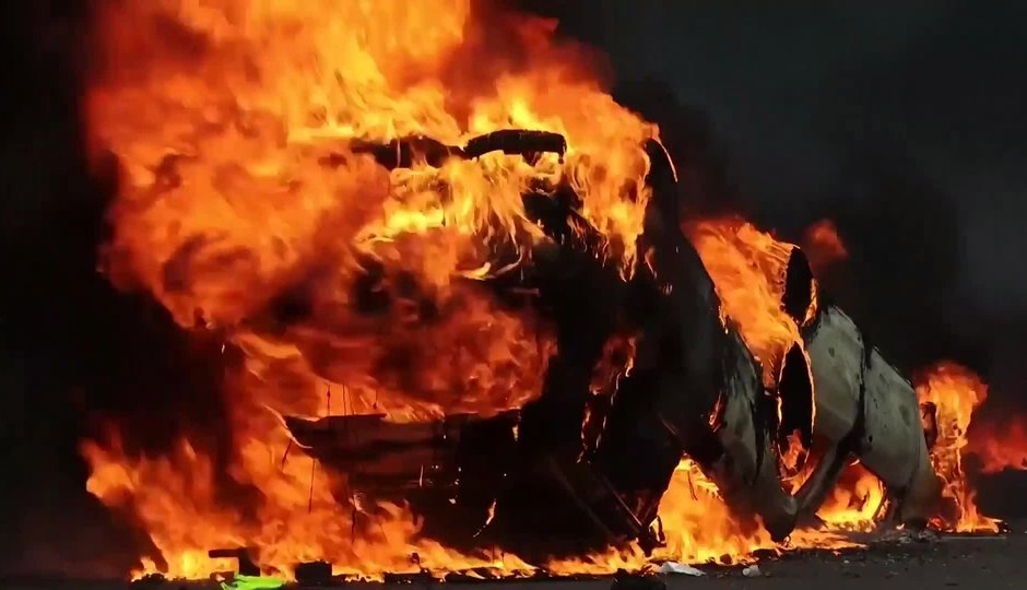 Hořící auta, střety s policií, rabování: Po smrti mladíka Nahela M. vypukly ve Francii rozsáhlé násilné protesty