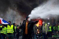 Masivní protest proti drahé naftě: Ve Francii demonstrovalo 106 tisíc lidí