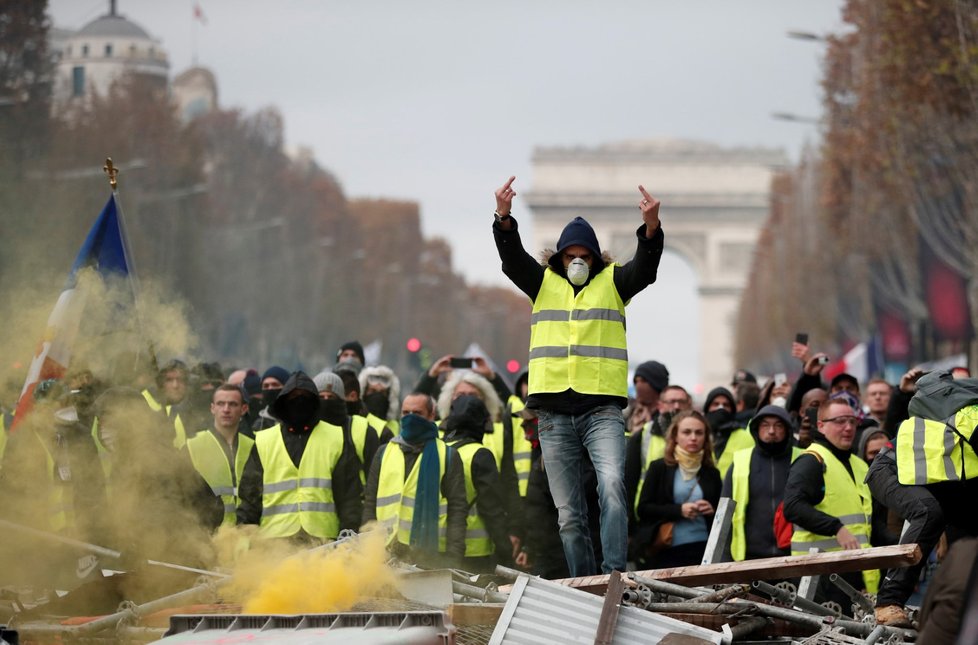 Ve Francii probíhají protesty proti zdražování pohonných hmot (24.11.2018)
