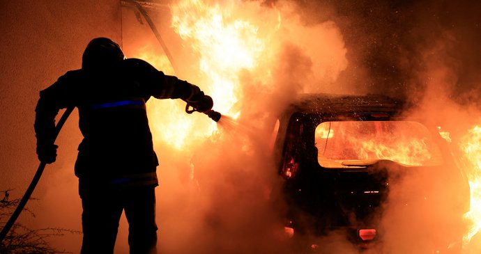 La police perd patience face aux pillages et aux violences dans les rues : elle interdit une nouvelle manifestation à Paris