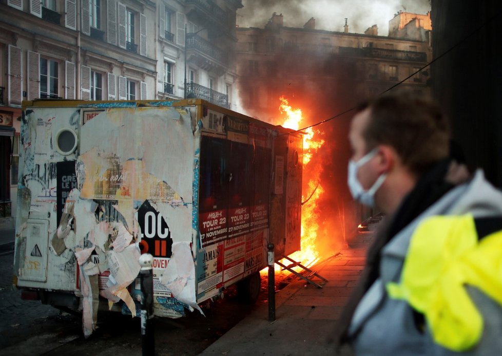 Po celé Francii se protestovalo proti návrhu zákona o bezpečnosti (28. 11. 2020)