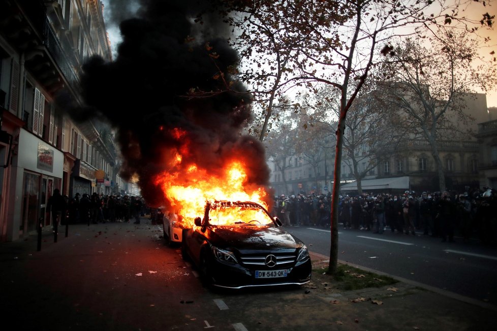 Po celé Francii se protestovalo proti návrhu zákona o bezpečnosti (28. 11. 2020)