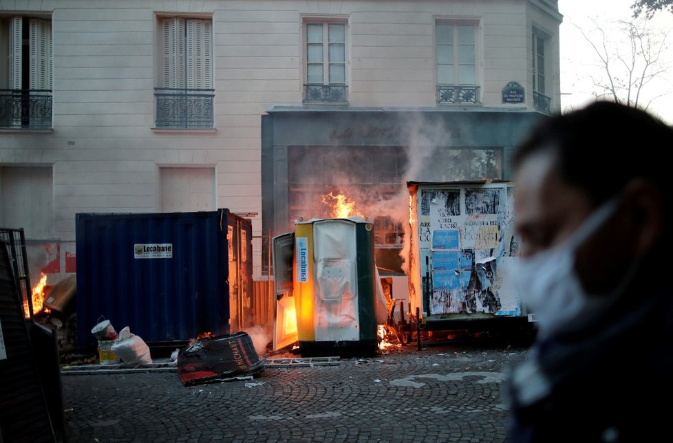 Po celé Francii se protestovalo proti návrhu zákona o bezpečnosti (28. 11. 2020)
