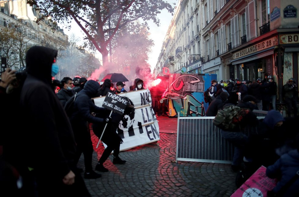 Po celé Francii se protestovalo proti návrhu zákona o bezpečnosti (28. 11. 2020)