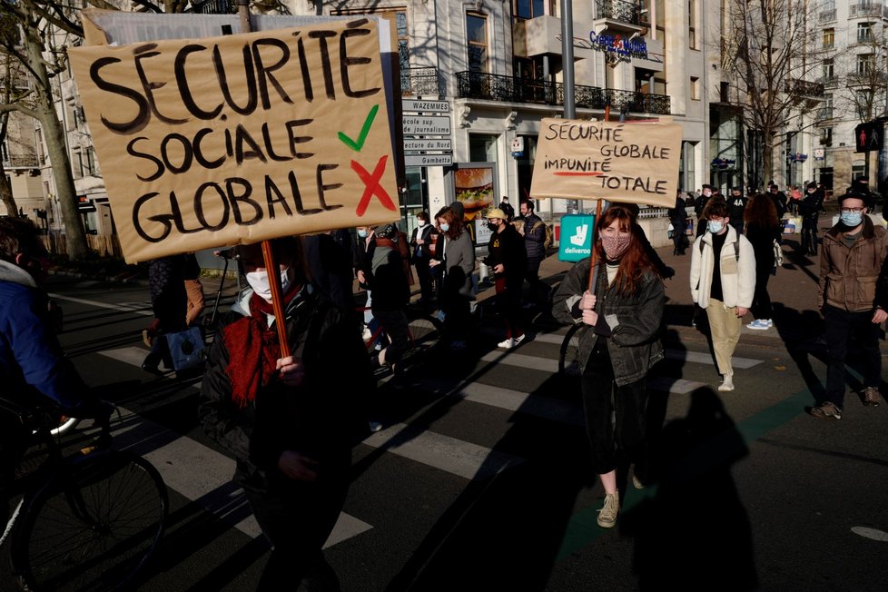 Po celé Francii se protestovalo proti návrhu zákona o bezpečnosti (28. 11. 2020)