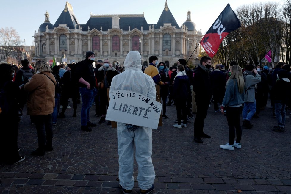 Po celé Francii se protestovalo proti návrhu zákona o bezpečnosti (28. 11. 2020)