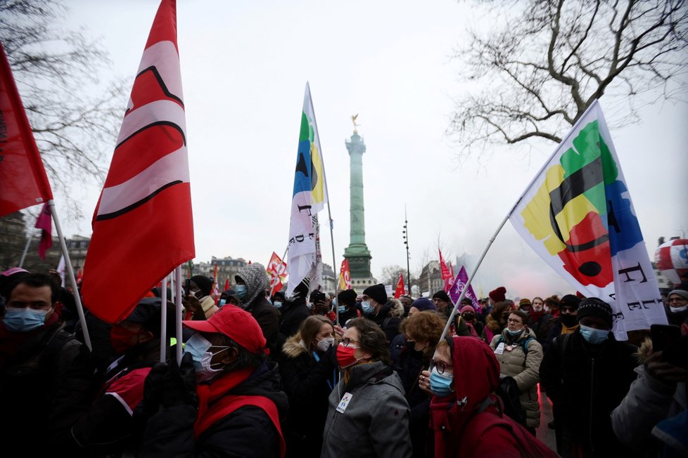 Ulice francouzských měst zaplnily demonstrace za růst mezd a důchodů (27. 1. 2022).