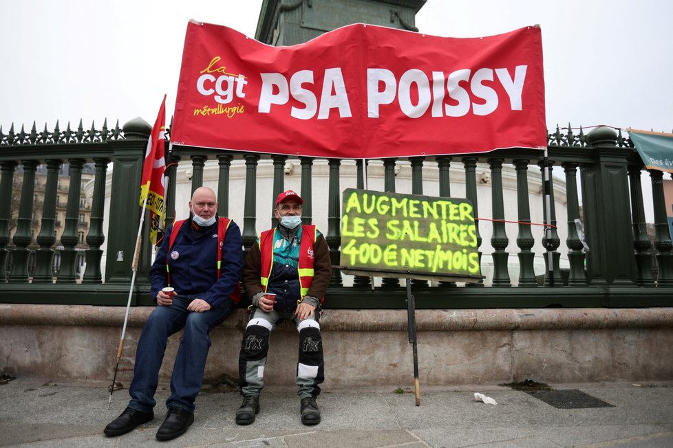 Ulice francouzských měst zaplnily demonstrace za růst mezd a důchodů (27. 1. 2022).