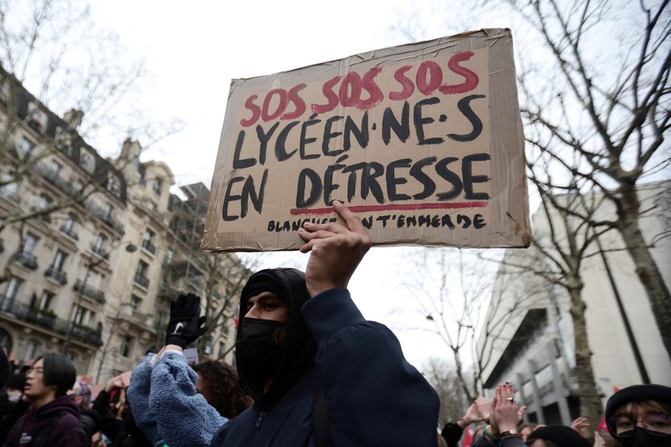 Ulice francouzských měst zaplnily demonstrace za růst mezd a důchodů (27. 1. 2022).