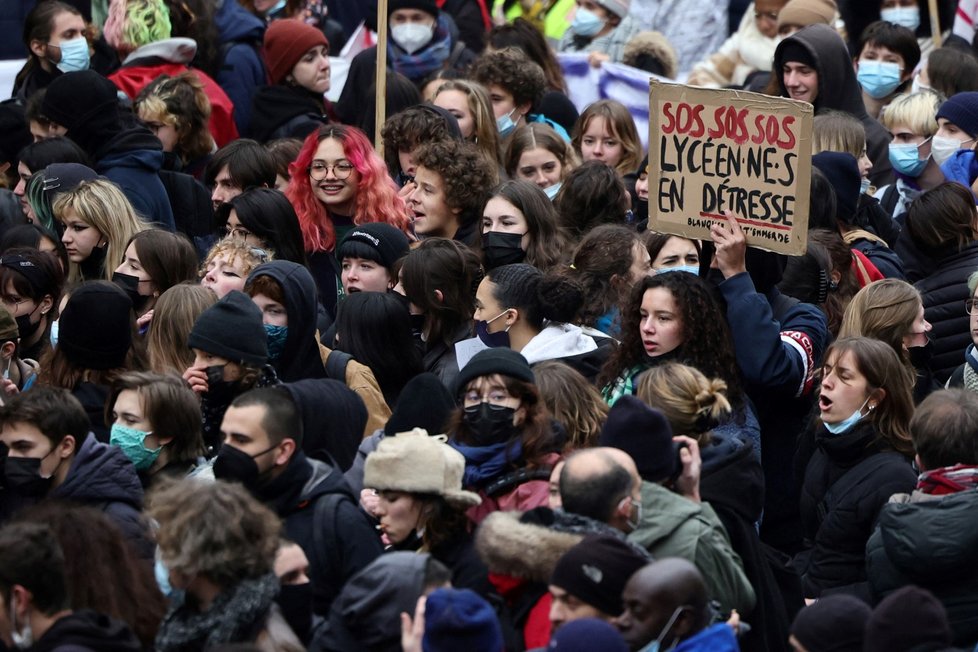 Ulice francouzských měst zaplnily demonstrace za růst mezd a důchodů (27. 1. 2022).