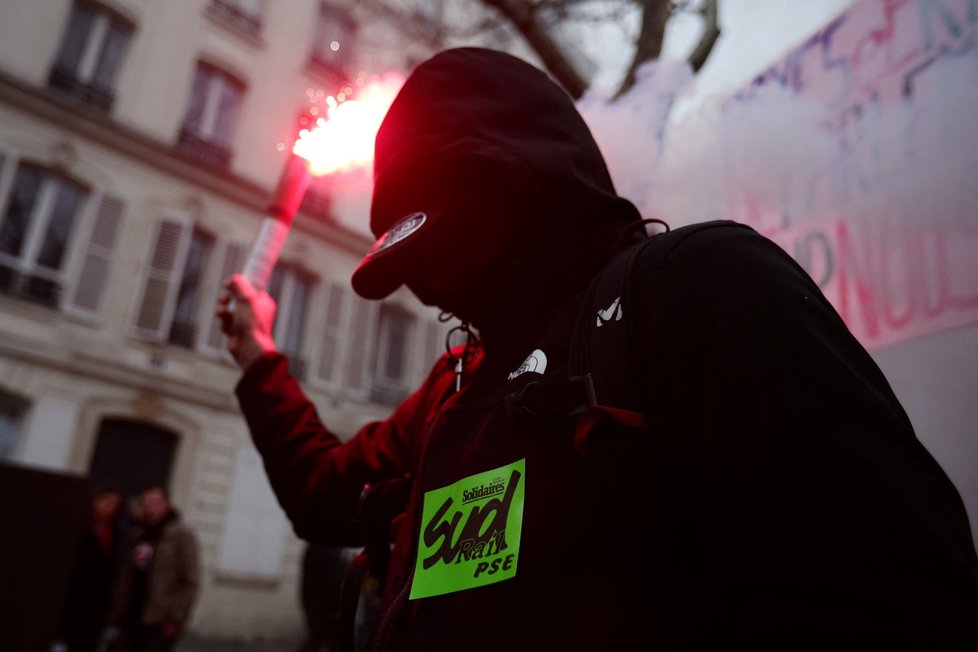 Ulice francouzských měst zaplnily demonstrace za růst mezd a důchodů (27. 1. 2022).