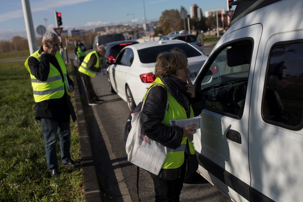 V Paříži vyšly tisíce demonstrantů do ulic v rámci prvního výročí protestů žlutých vest