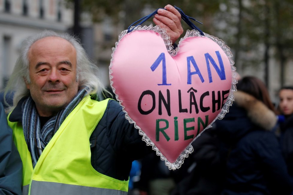 V Paříži vyšly tisíce demonstrantů do ulic v rámci prvního výročí protestů žlutých vest