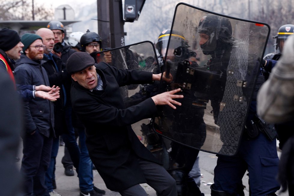 Demonstrace proti důchodové reformě ve Francii (28.3.2023)