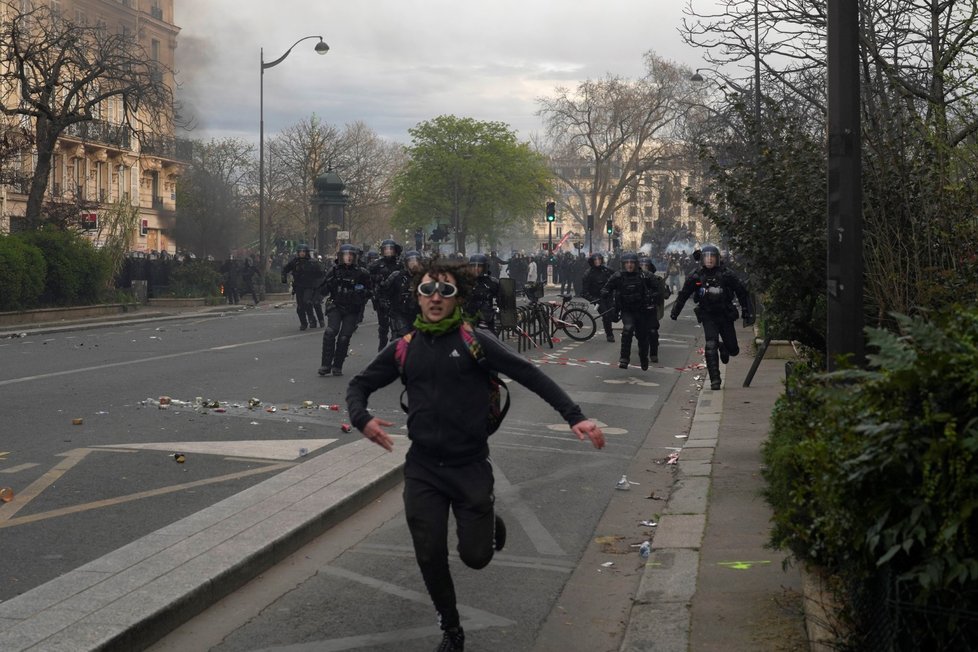 Demonstrace proti důchodové reformě ve Francii (28.3.2023)