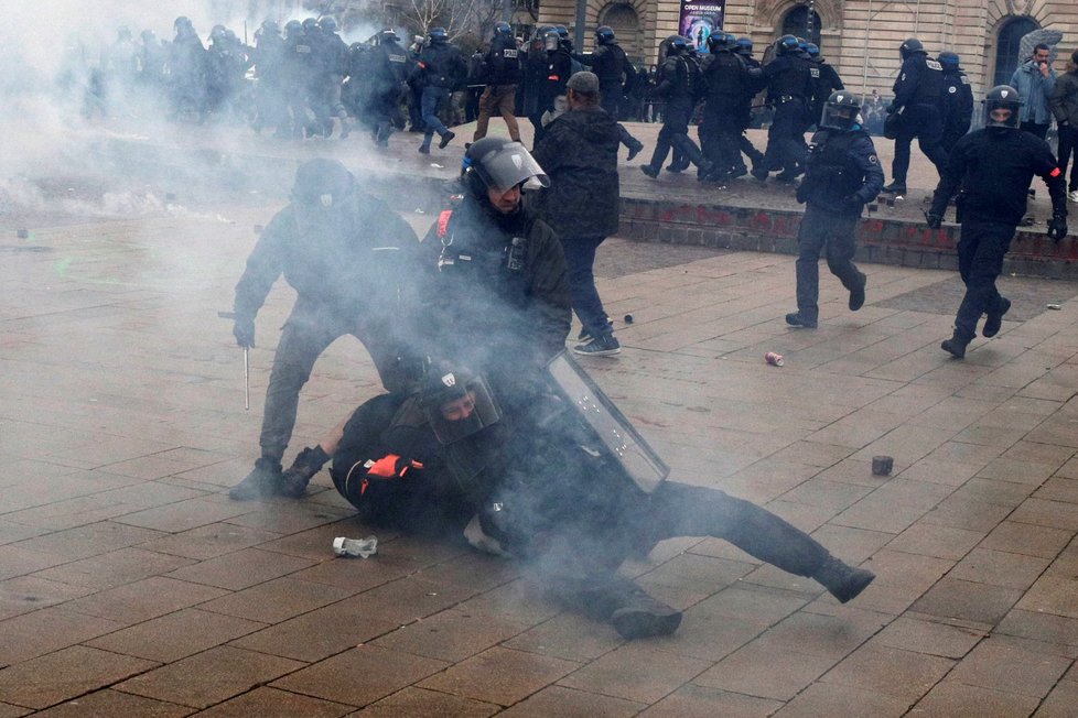 Demonstrace proti důchodové reformě ve Francii (28.3.2023)