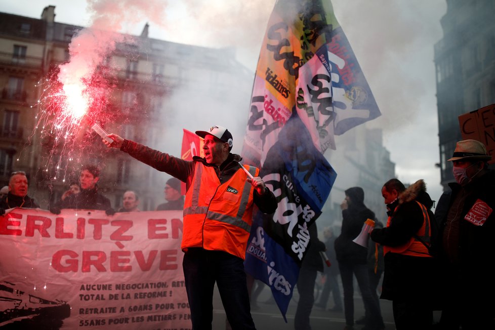 Protesty proti penzijní reformě ve Francii