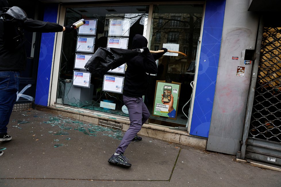 Střety policie s demonstranty kvůli důchodové reformě ve Francii (březen 2023)