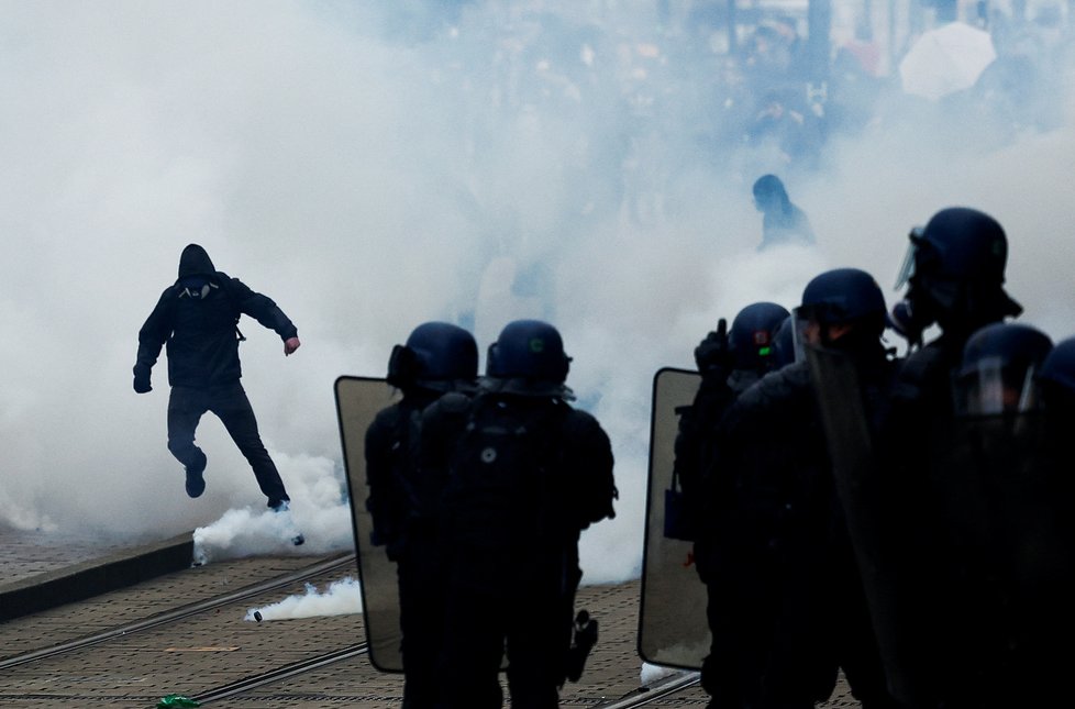 Protesty proti důchodové reformě ve Francii (18.3.2023)