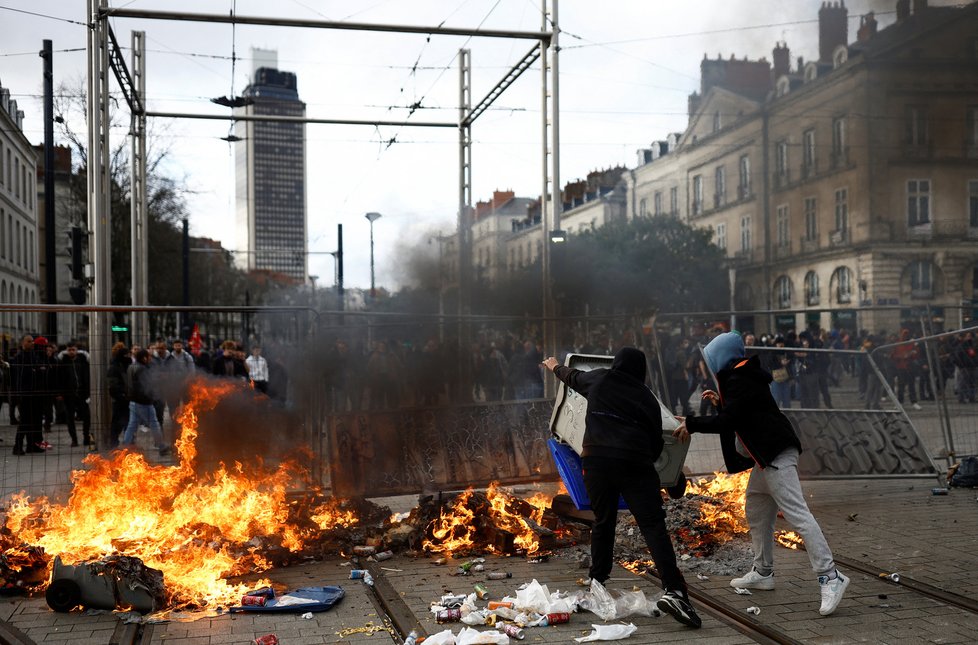 Protesty proti důchodové reformě ve Francii (18.3.2023)