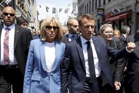 „Brigitte si dupla.“ Macron chtěl zápřah i během dovolené, žena zakročila