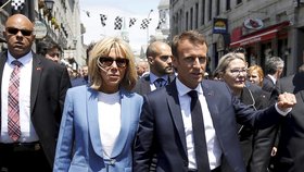Brigitte Macronová v doprovodu svého muže, francouzského prezidenta Emmanuela Macrona.