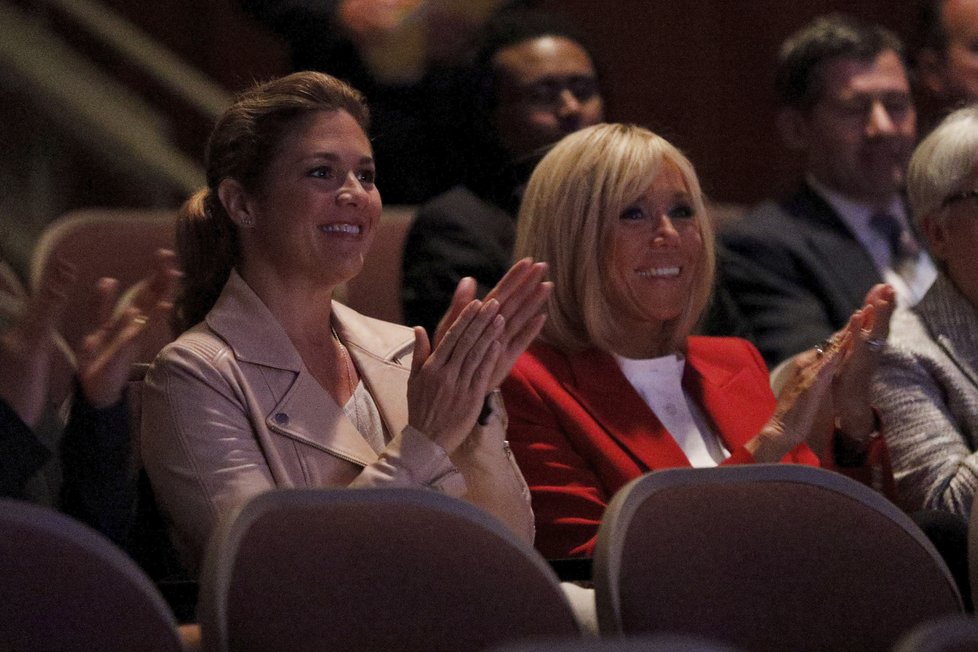 Brigitte Macronová v doprovodu manželky kanadského premiéra Trudeauho, Sophií.