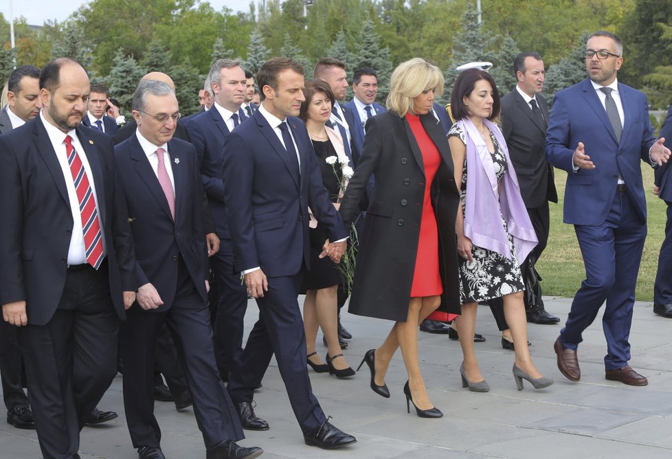 Francouzský prezident Emmanuel Macron s manželkou Brigitte v Jerevanu, (11.10.2018).