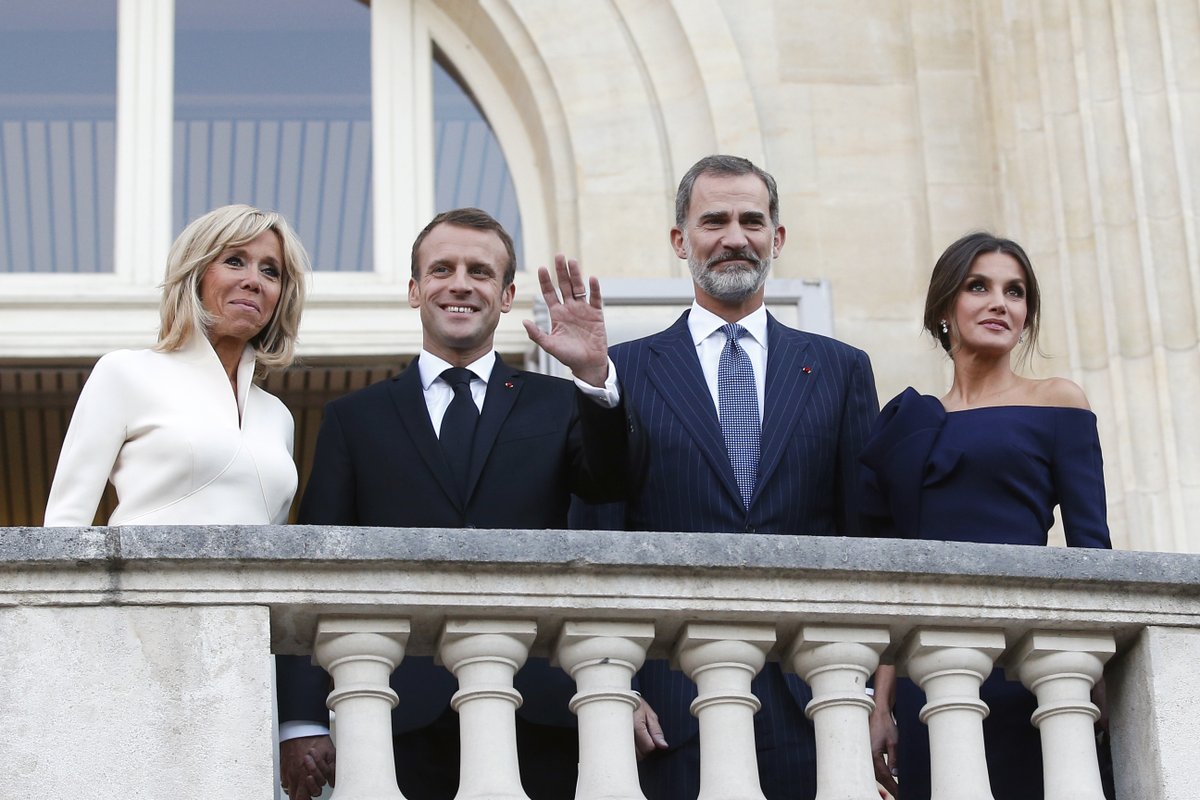 Francouzský prezident Emmanuel Macron s manželkou Brigitte a španělským králem Felipem a královnou Letizií.