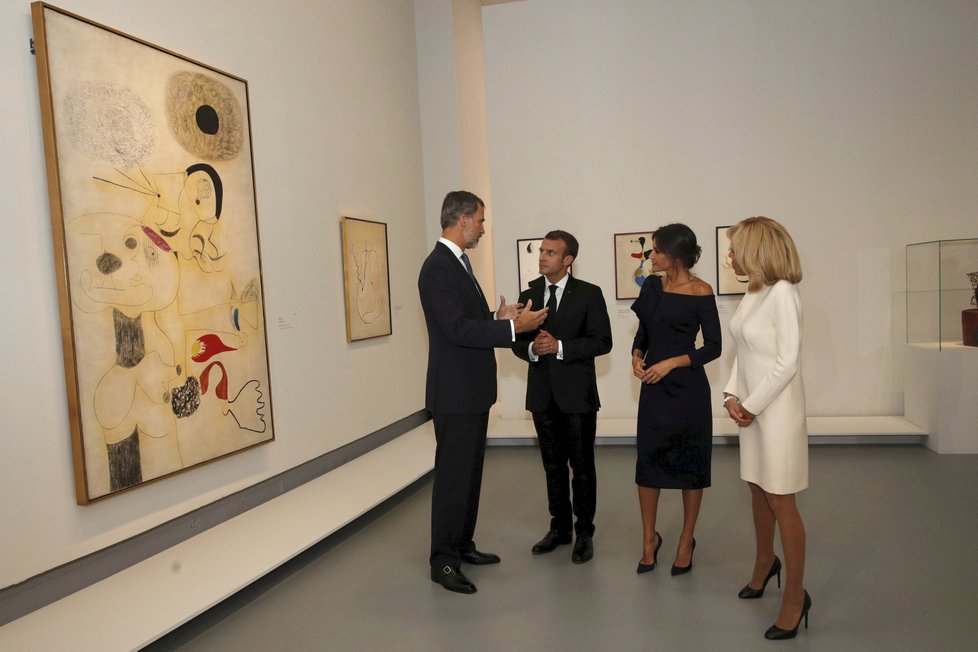 Francouzský prezident Emmanuel Macron s manželkou Brigitte a španělským králem Felipem a královnou Letizií