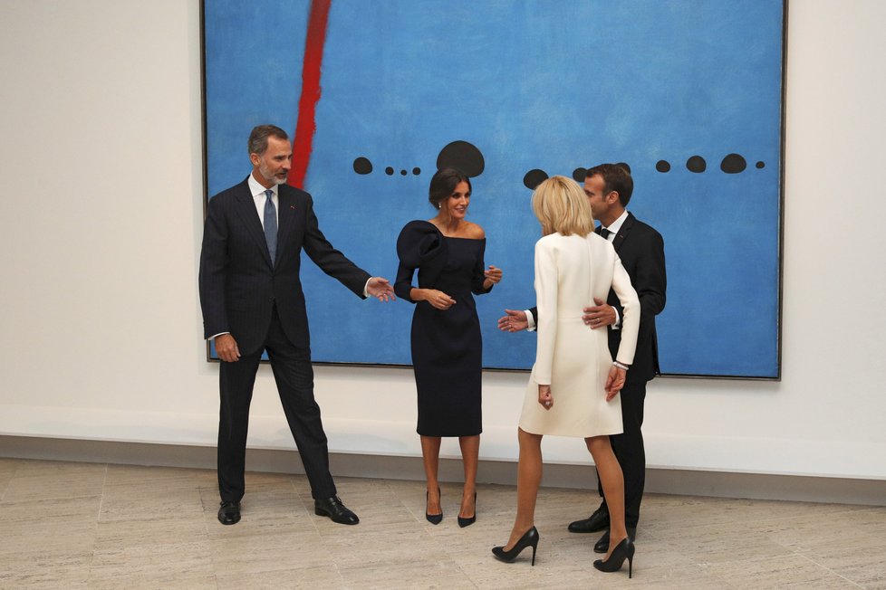 Francouzský prezident Emmanuel Macron s manželkou Brigitte a španělským králem Felipem a královnou Letizií