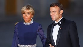 Prezident Macron s manželkou.