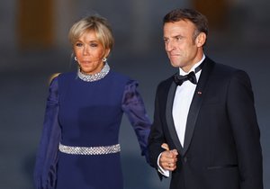 Prezident Macron s manželkou.