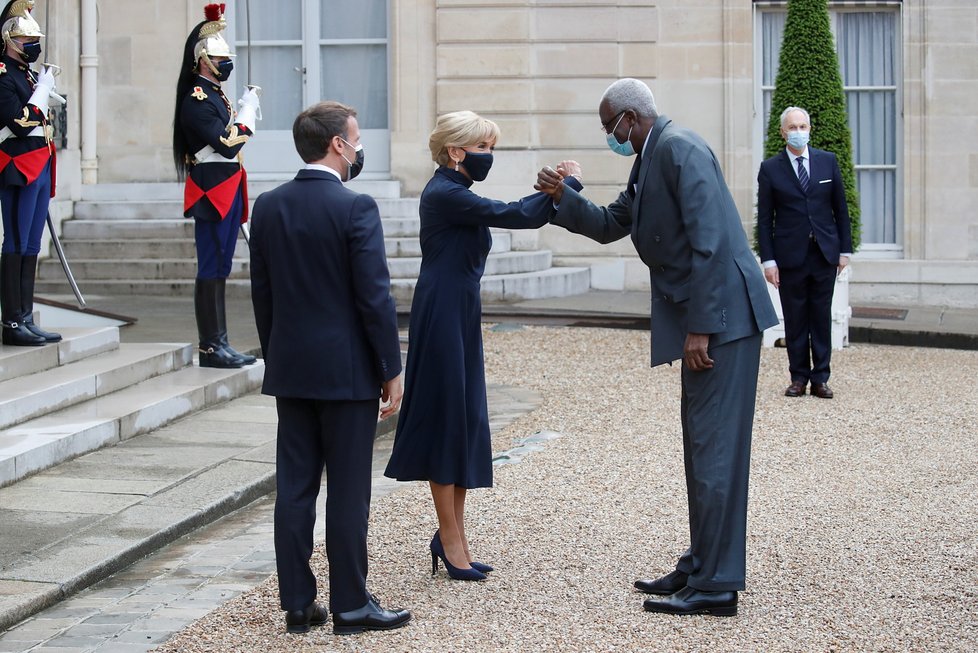 Macronovi hostili africké lídry během summitu věnovanému ekonomické podpoře afrických států.