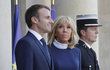 Francouzský prezident Emmanuel Macron s manželkou Brigitte. Francouzský prezident Emmanuel Macron s manželkou Brigitte.