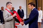 Staronový francouzský prezident Macron byl slavnostně uveden do funkce