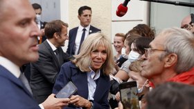 Francouzský prezident Emmnanuel Macron s manželkou Brigitt