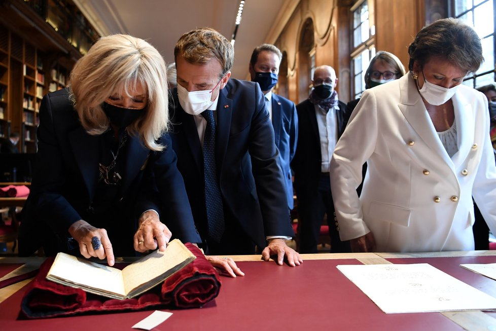 Francouzský prezident Emmnanuel Macron s manželkou Brigitte