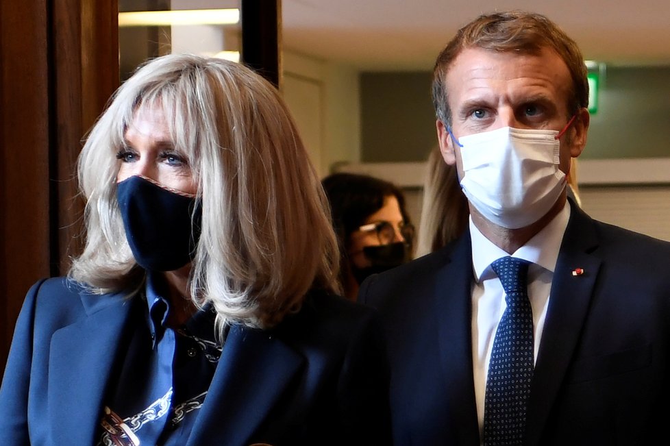 Francouzský prezident Emmnanuel Macron s manželkou Brigitte.