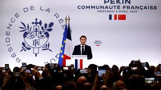 Čína může na Ukrajině sehrát zásadní roli, řekl Macron při návštěvě Pekingu