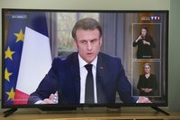 Macron obhajoval svou důchodovou reformu. Komunikace se vládě nepovedla, přiznal