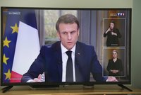 Macron obhajoval svou důchodovou reformu. Komunikace se vládě nepovedla, přiznal