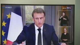 Francouzský prezident Macron v televizi obhajoval důchodovou reformu.