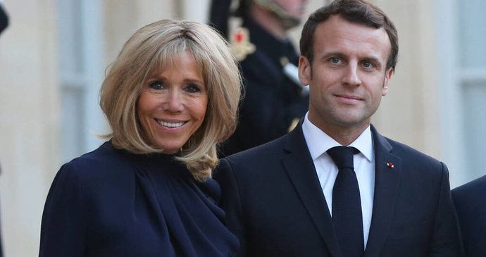 Francouzský prezident Emmanuel Macron s manželkou Brigitte.