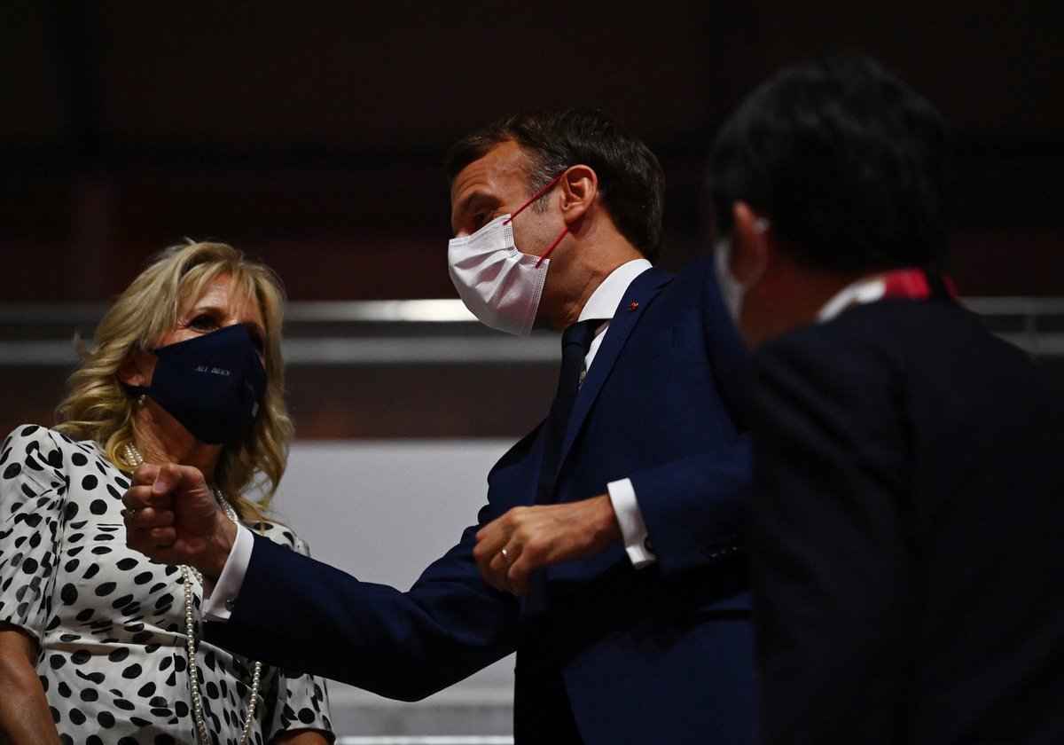 Francouzský prezident Emmanuel Macron s první dámou USA Jill Bidenovou.