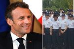 Ve Francii otestovali povinnou civilní-vojenskou službu, kterou chce zavést Macron.