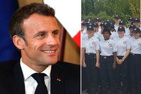Macron otestoval obnovení povinné vojny. Teenageři mu omdlívali při ceremonii