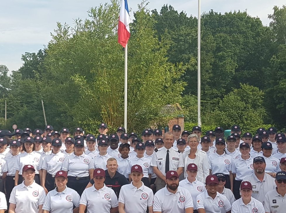 Ve Francii otestovali povinnou civilní-vojenskou službu, kterou chce zavést Macron.