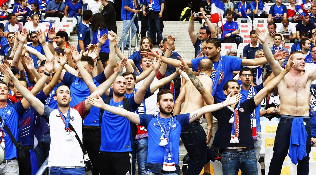 Fanoušci Francie před zahajovacím zápasem EURO