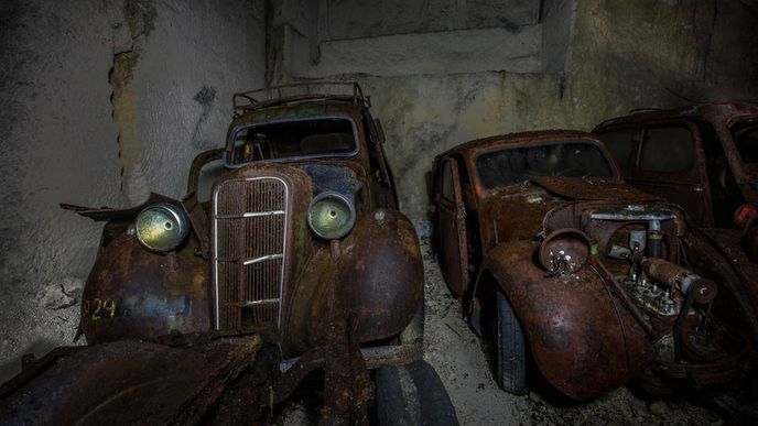 Belgický učitel našel v opuštěném dole desítky aut z doby Adolfa Hitlera